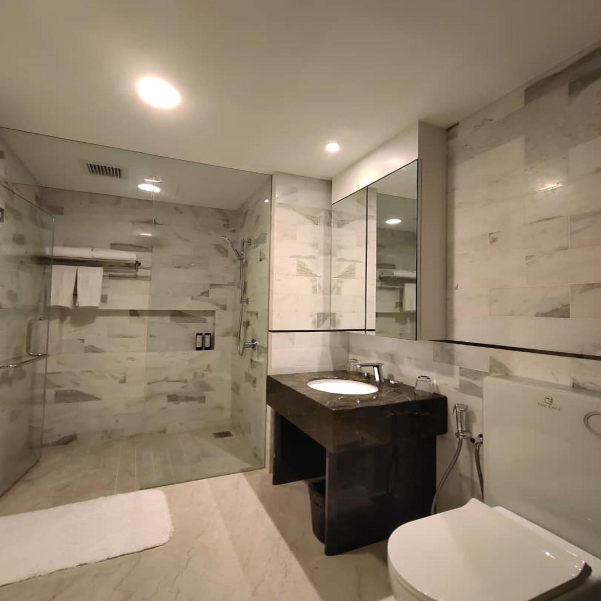 The Face Style Hotel 쿠알라룸푸르 외부 사진 A bathroom in a hotel